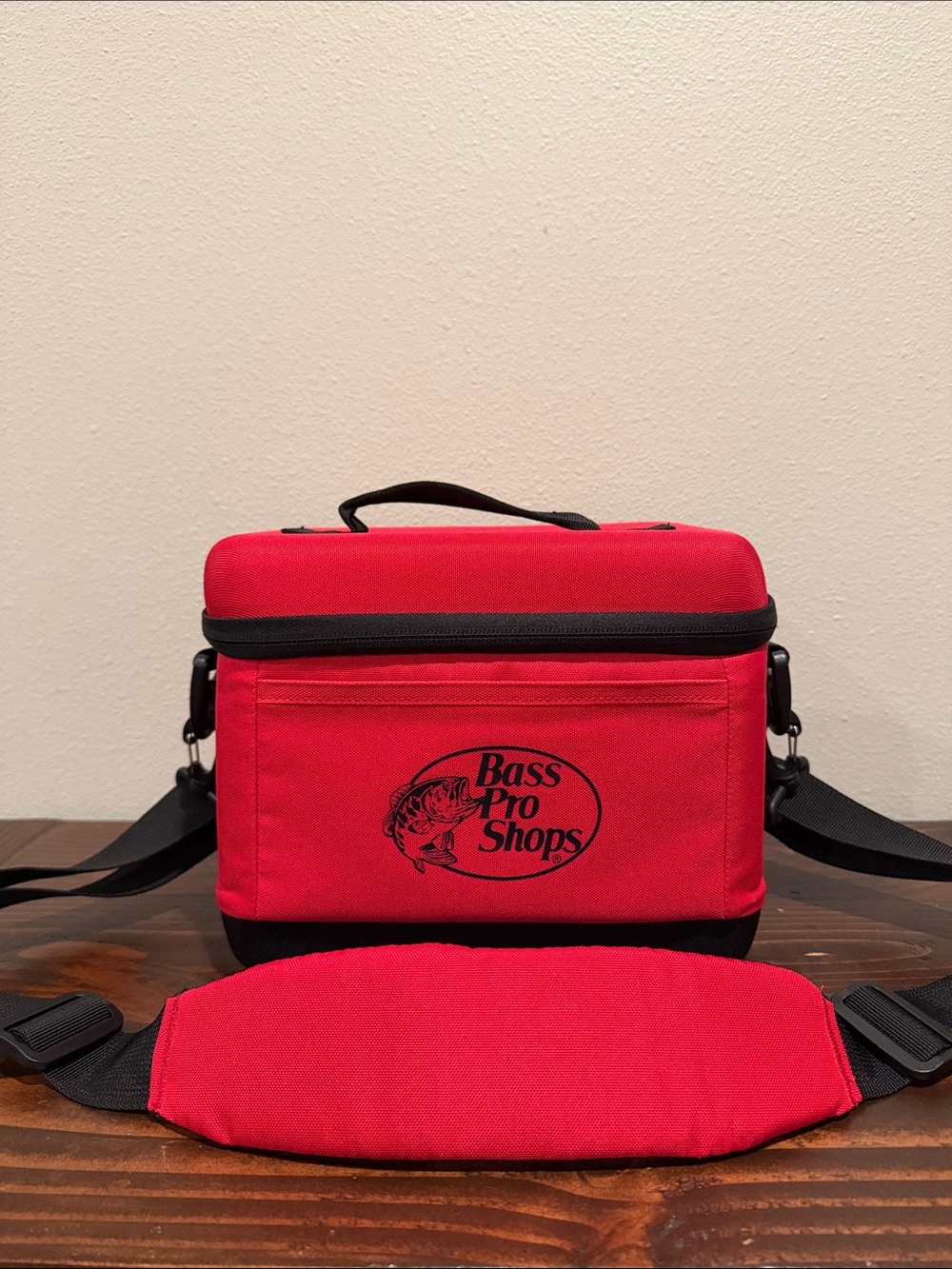 Bass Pro Shops Red Soft-Sided Insulated Toiletry Lunch Bag with Shoulder Strap